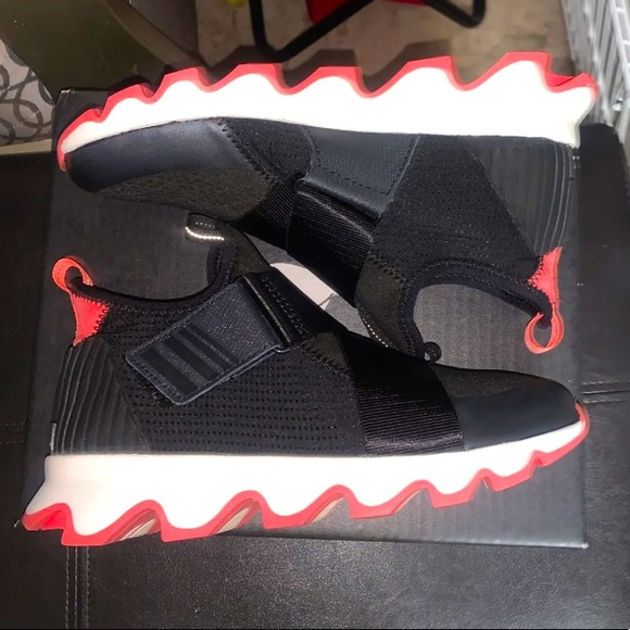 Sorel Black Noir Kinetic Sneak Sneakers 6.5 - Picture 1 of 8